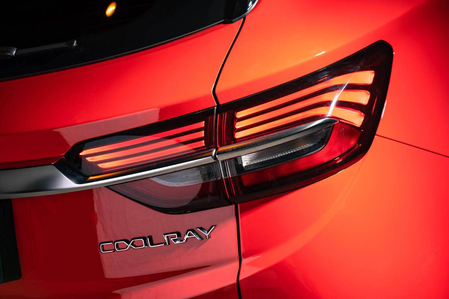 /img/cars/1637050942-exterior_geely_Coolray_3.jpg