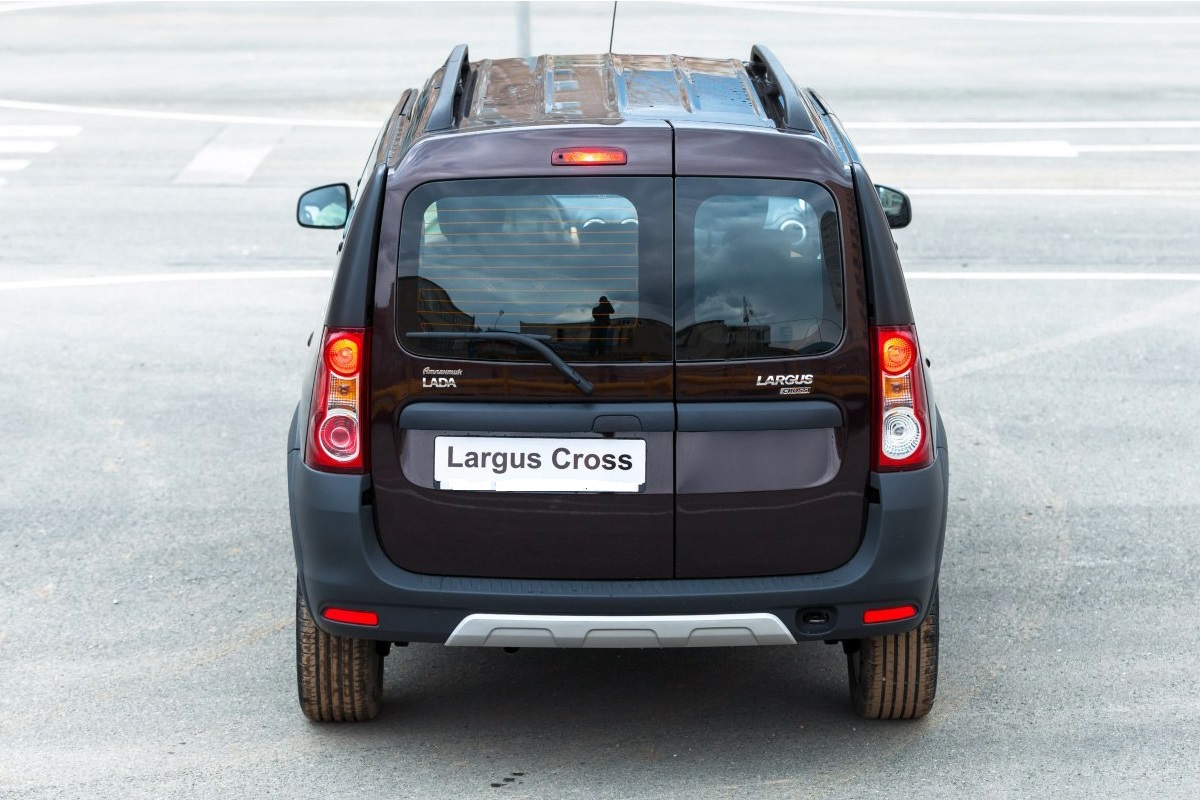 /img/cars/1637052194-exterior_lada_Largus_Cross_7_mest_3.jpeg