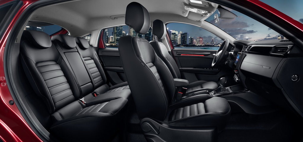 /img/cars/1637052911-interior_renault_Arkana_8.jpg