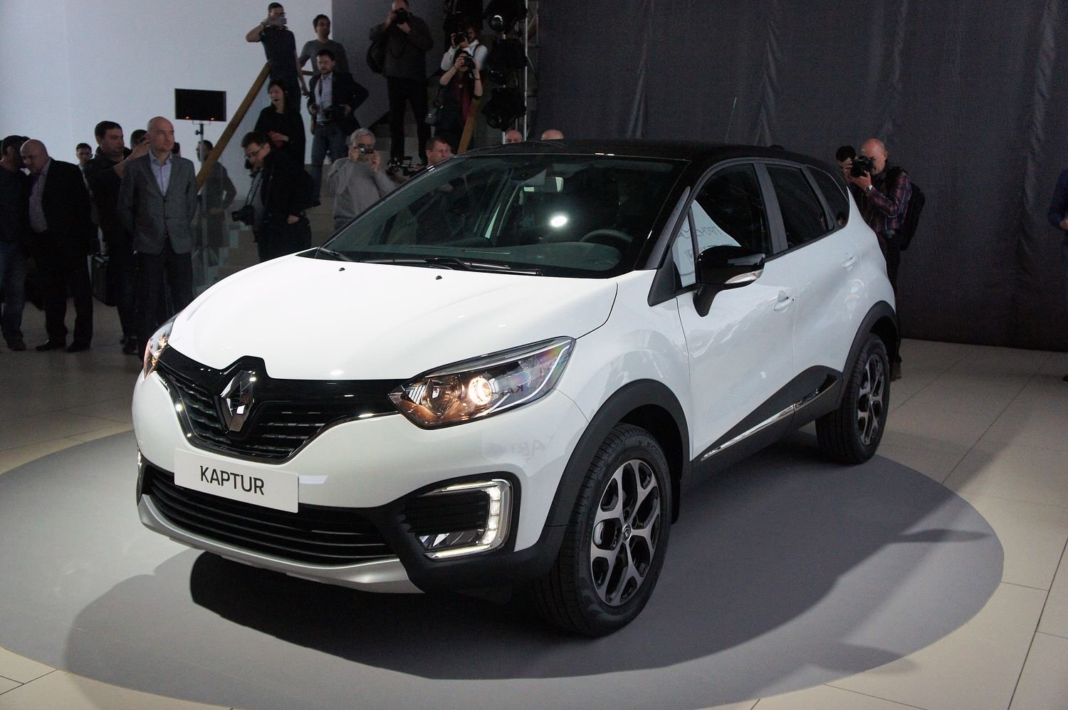 /img/cars/1637052954-exterior_renault_Kaptur_New_2.jpg